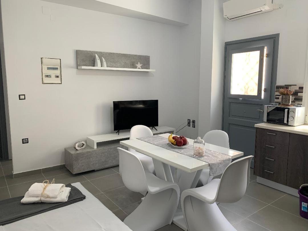 Thania'S House ,4 Minutes From The Center Of Hermoulis إرموبولّي المظهر الخارجي الصورة